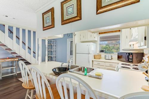 Deluna Court Getaway