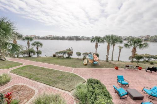 Carillon Beach Inn
