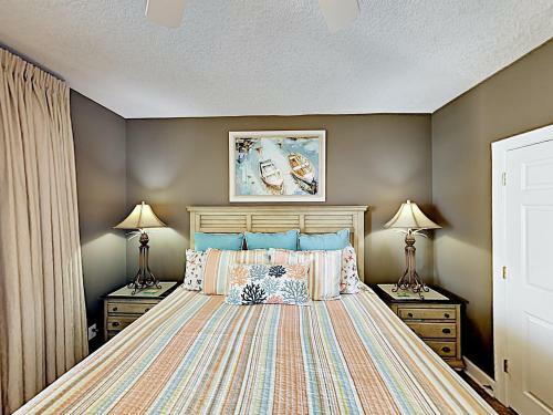 Apartamento New Listing! Beachfront Bliss With Boundless Views Condo
