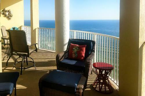 Apartamento New Listing! Beachfront Bliss With Boundless Views Condo