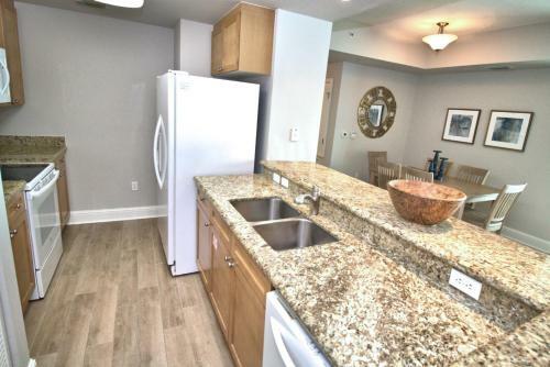 1111 - 2b/2 Bath With Bunks. Master Bedroom & Living Room Face The Gulf!
