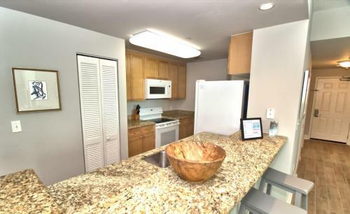 1111 - 2b/2 Bath With Bunks. Master Bedroom & Living Room Face The Gulf!