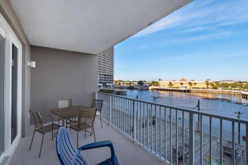 Laketown Wharf 116 (1/2)