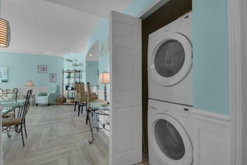 Aqua 1711 - 2b/2 Bath Gulf Front! - Renovated 2018!
