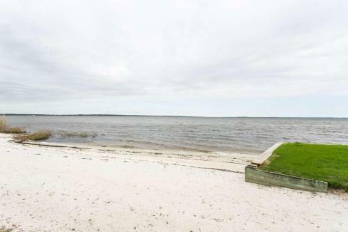 16038 Innerarity Pt Rd