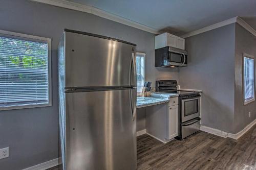 Cozy Pensacola Duplex About 3 Mi To Beach And Park