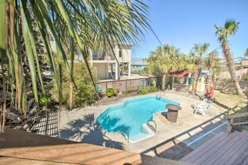 Expansive Retreat With Pool 2 Blocks To Beach!