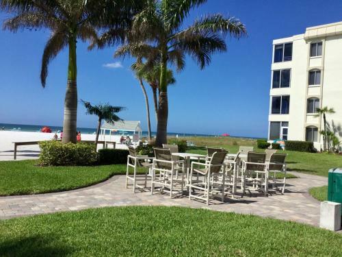 Villa Island House Beach Resort 1