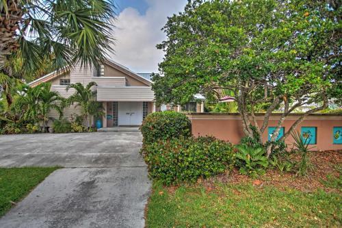 Large Pompano Home With Pool 1 Block To Private Beach