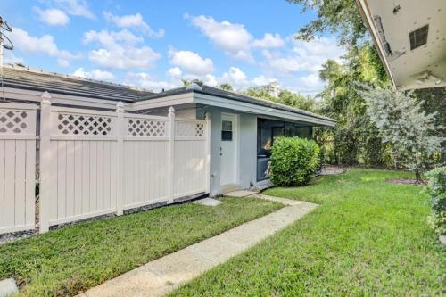 Recently Renovated Studio Apartment - Unit #20b Apts