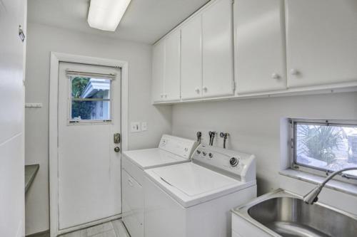 Recently Renovated! 2 2 Apartment - Unit #20a Apts