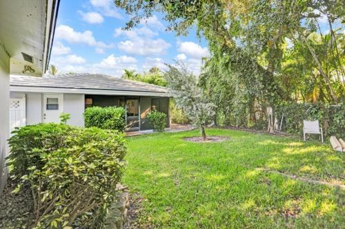 Recently Renovated! 2 2 Apartment - Unit #20a Apts