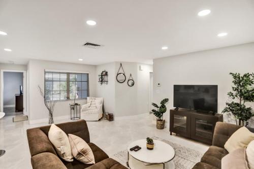 Recently Renovated! 2 2 Apartment - Unit #20a Apts