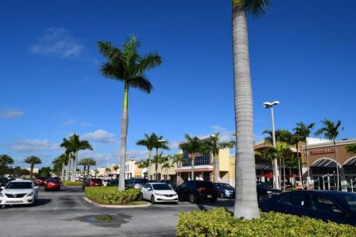 Recently Renovated! 2 2 Apartment - Unit #18a Apts