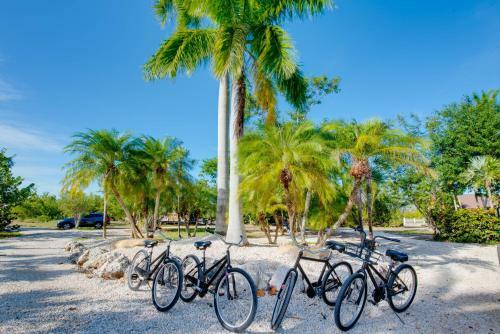 Pelico Palms - Villa & Treehouse