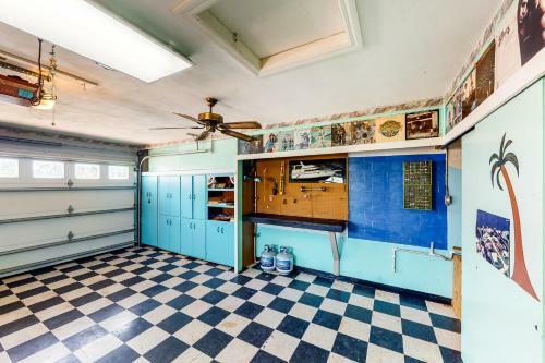 Coconut Row Oasis