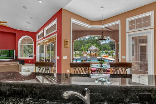 Luxury 5br Pool Spa Tiki Hut