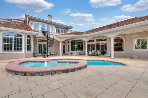 Luxury 5br Pool Spa Tiki Hut
