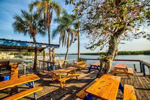 Apartamento Bay View, Studio206, Beach Steps Away! Pool+wifi