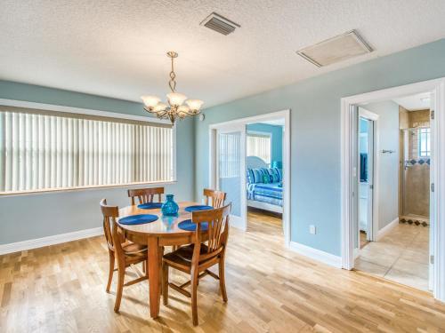 Sanctuary At The Beach With Ocean-view Balconies Home