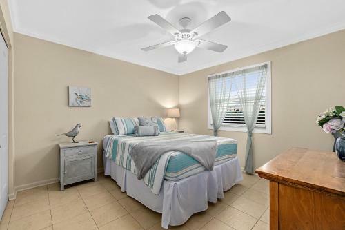 Island Oasis - 3br 2ba - Steps To The Ocean!