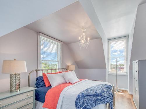 Updated Historic Home With 2 Units & Private Balcony Home