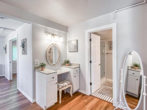 Updated Historic Home With 2 Units & Private Balcony Home