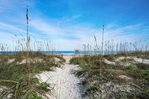 Beach Cottage! 100 Steps To The Sand, Pets Ok, Private Deck!