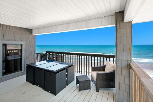 Oceanfront Bliss! Beach Club, Beach Gear, Balconies!