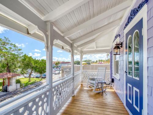 Updated Victorian Gem With Private Balcony Home