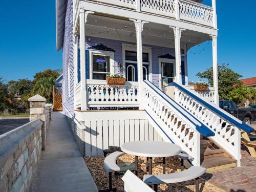 Updated Victorian Gem With Private Balcony Home