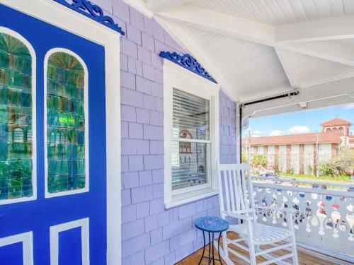 Updated Victorian Gem With Private Balcony Home