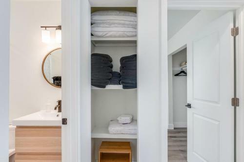 Bright, New Beach House -- 2 Blocks To Beach!