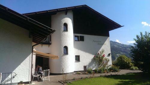 Hostal Pension Karolin