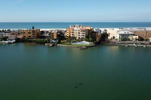 206 - Palms Of Treasure Island
