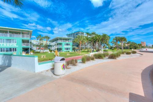 Apartamento Tropic Terrace #29 - Beachfront Rental Apts