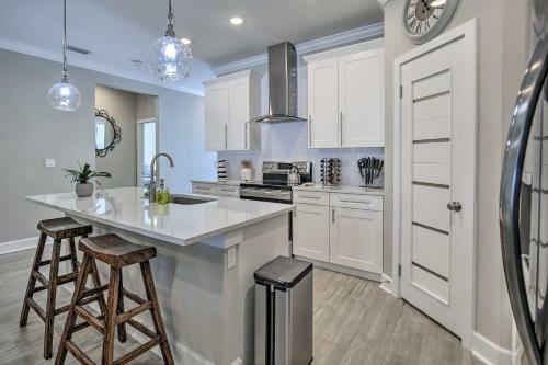 New! Upscale Oasis In St Petersburg Near Central!