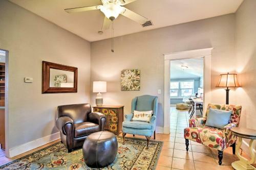 Old St Pete Bungalow - Downtown 1 Mi, Beach 8 Mi!
