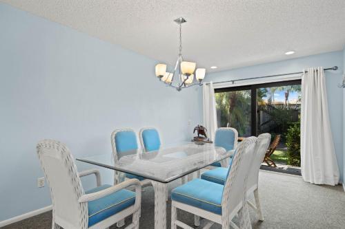 Quiet Resort Condo Surrounded By Tropical Vegetation - Blind Pass E102