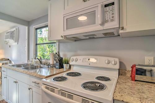 Apartamento Cozy Beach Apt With Pool, 3 Mi To St Pete!