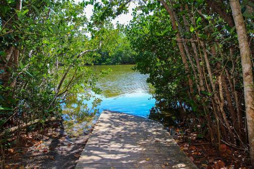 Hidden Gem Resort Condo By Bowman's Beach - Blind Pass C110