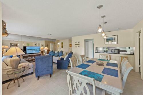 Blind Pass Condo E110 On Beautiful Sanibel Island