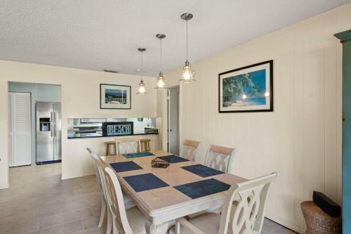 Blind Pass Condo E110 On Beautiful Sanibel Island