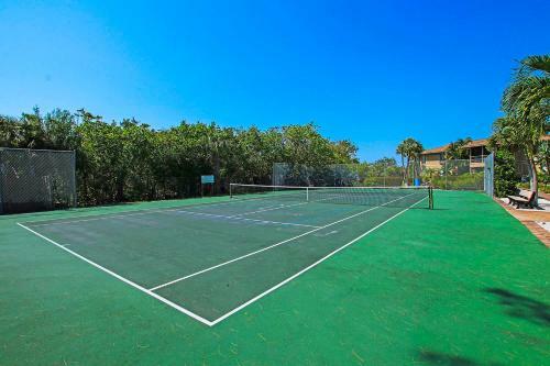 Beach Resort Condo On Sanibel's Secluded West End - Blind Pass C210