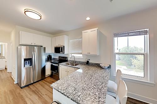 Apartamento Hidden Lakes Gem - Balcony & Pool - Walk To Beach Condo