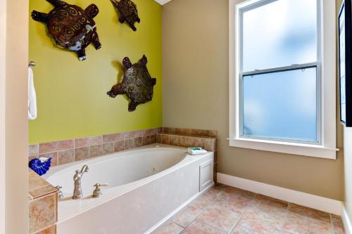4 Bed 3 Bath Vacation Home In Seagrove, Fl