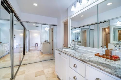 New Listing! Beachfront Gem With Wraparound Balcony Townhouse