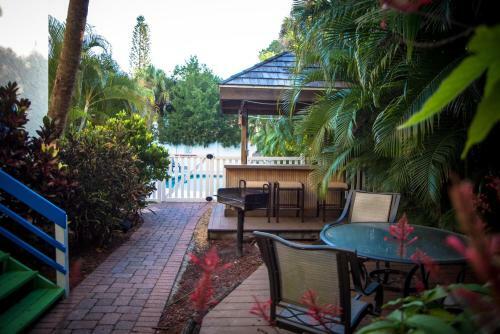 323 Canal Rd - Siesta Key Village Condo