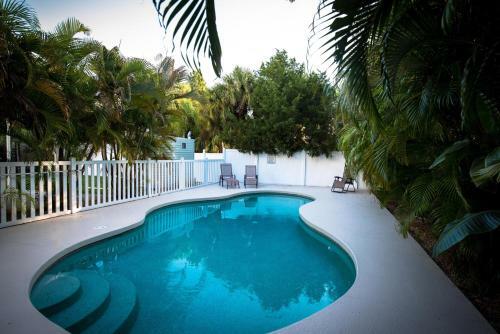 323 Canal Rd - Siesta Key Village Condo