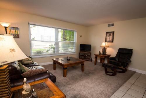 323 Canal Rd - Siesta Key Village Condo